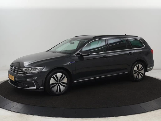 Volkswagen Passat - Afbeelding 1 van 30
