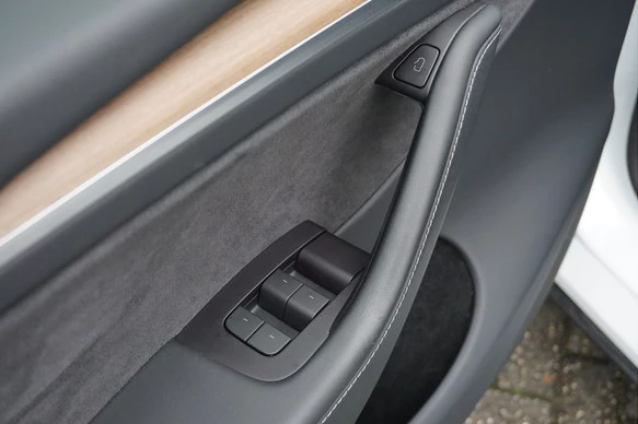 Tesla Model Y - Afbeelding 27 van 30