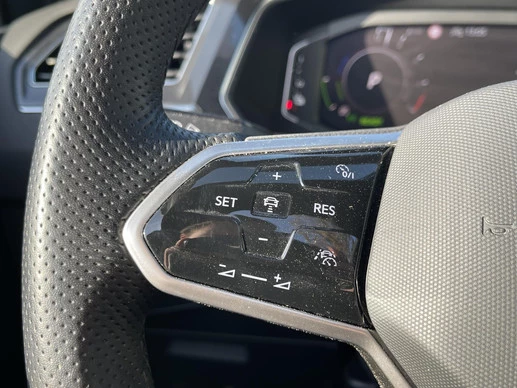 Volkswagen Tiguan - Afbeelding 14 van 30