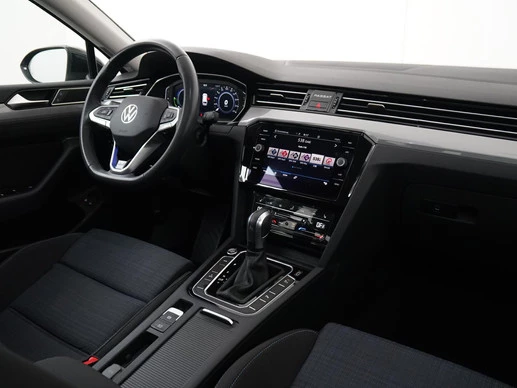Volkswagen Passat - Afbeelding 2 van 30