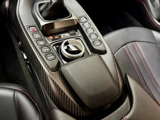 Aston Martin V8 Vantage - Afbeelding 14 van 30