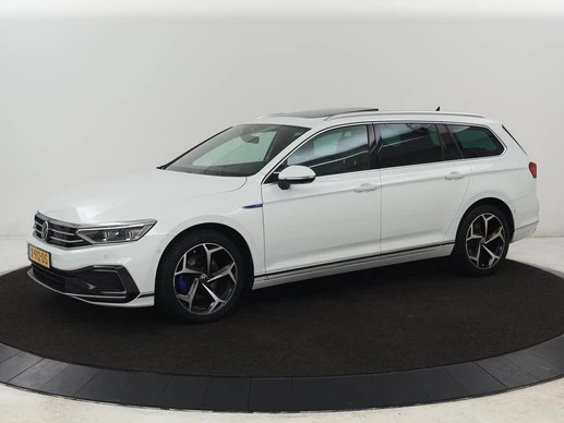 Volkswagen Passat - Afbeelding 1 van 30