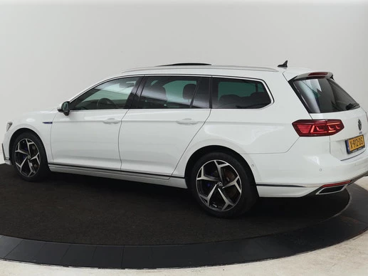 Volkswagen Passat - Afbeelding 2 van 30