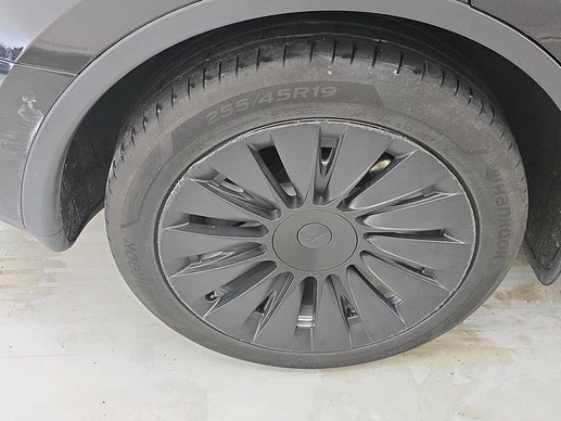 Tesla Model Y - Afbeelding 19 van 30