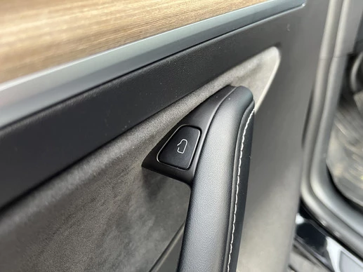 Tesla Model Y - Afbeelding 21 van 30