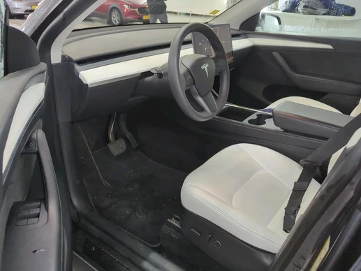 Tesla Model Y - Afbeelding 6 van 12