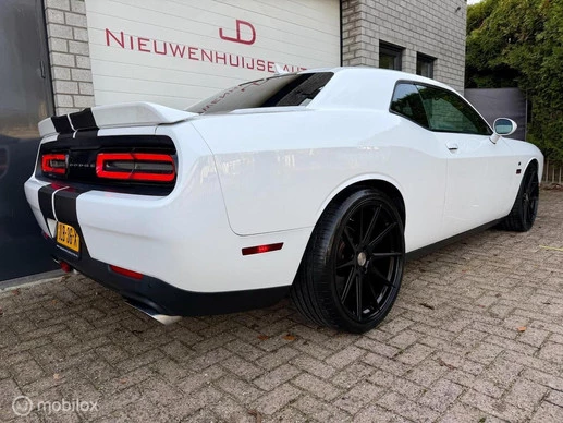 Dodge Challenger - Afbeelding 13 van 25
