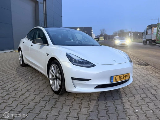Tesla Model 3 - Afbeelding 5 van 14
