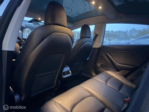 Tesla Model 3 - Afbeelding 11 van 14