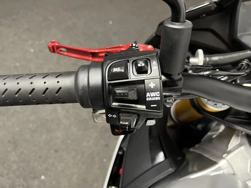 Aprilia Tuono V4 - Afbeelding 22 van 24