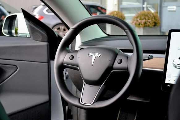 Tesla Model 3 - Afbeelding 13 van 30