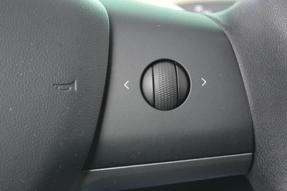 Tesla Model 3 - Afbeelding 23 van 30