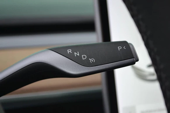 Tesla Model 3 - Afbeelding 24 van 30