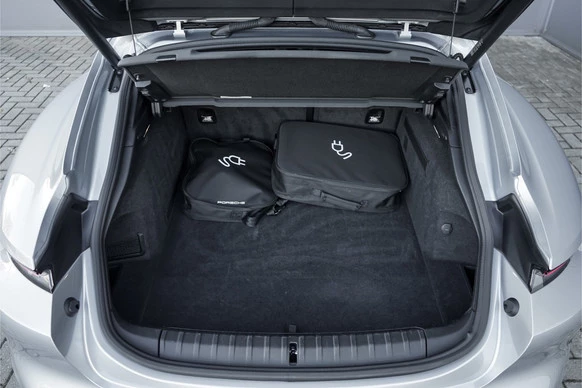 Porsche Taycan - Afbeelding 6 van 30