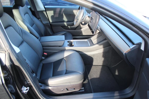 Tesla Model 3 - Afbeelding 7 van 13