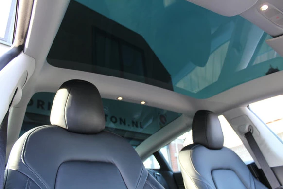 Tesla Model 3 - Afbeelding 9 van 13