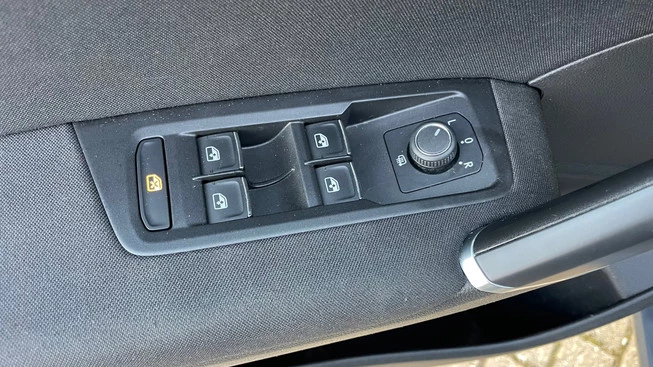 Volkswagen Touran - Afbeelding 18 van 30