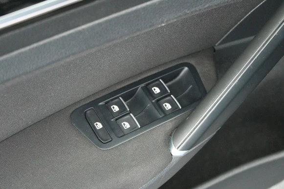 Volkswagen Golf - Afbeelding 16 van 30