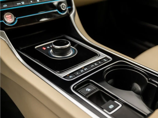 Jaguar XE - Afbeelding 10 van 30