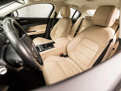 Jaguar XE - Afbeelding 15 van 30