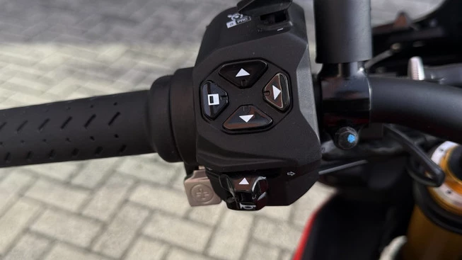 Aprilia Tuono V4 - Afbeelding 8 van 19