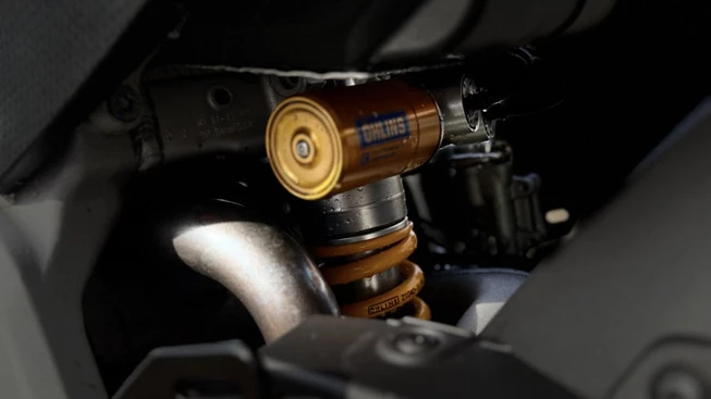 Aprilia Tuono V4 - Afbeelding 18 van 19