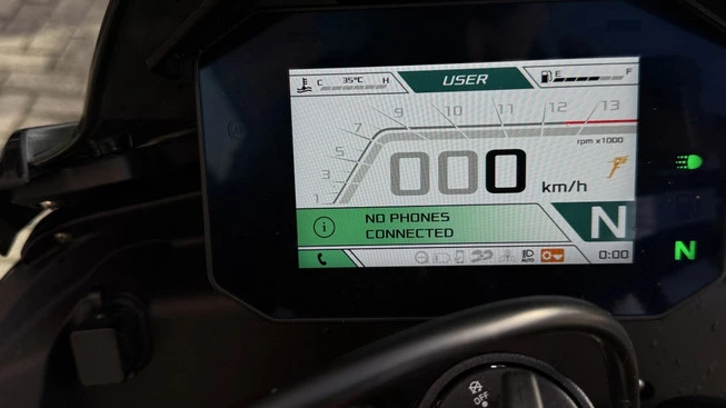 Aprilia Tuono V4 - Afbeelding 12 van 19