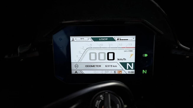 Aprilia Tuono V4 - Afbeelding 13 van 19