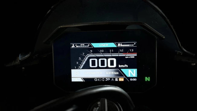 Aprilia Tuono V4 - Afbeelding 14 van 19