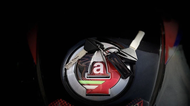 Aprilia Tuono V4 - Afbeelding 17 van 19