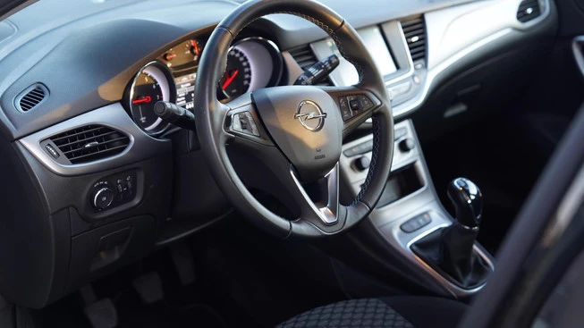 Opel Astra - Afbeelding 10 van 24