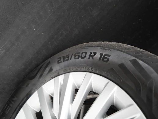 Volkswagen T-Roc - Afbeelding 29 van 30