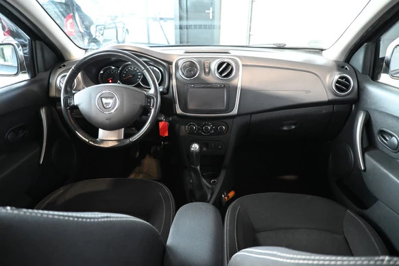 Dacia Logan - Afbeelding 2 van 30