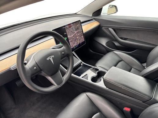 Tesla Model 3 - Afbeelding 18 van 26