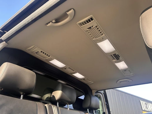 Volkswagen Caravelle - Afbeelding 26 van 30