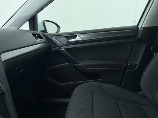 Volkswagen e-Golf - Afbeelding 25 van 30