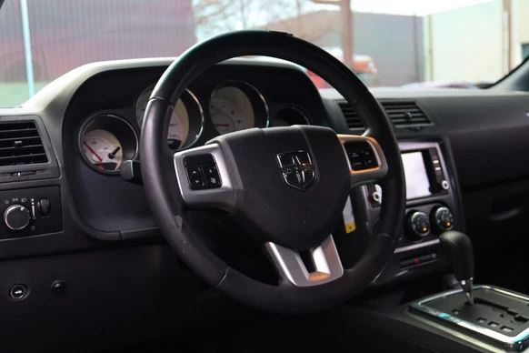 Dodge Challenger - Afbeelding 17 van 23