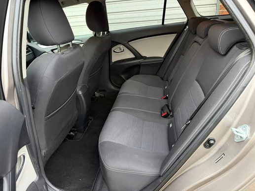 Toyota Avensis - Afbeelding 16 van 30