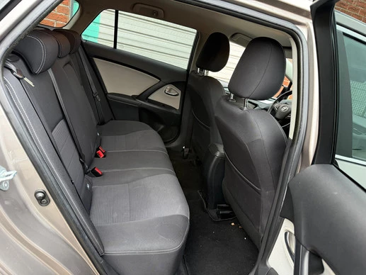 Toyota Avensis - Afbeelding 27 van 30
