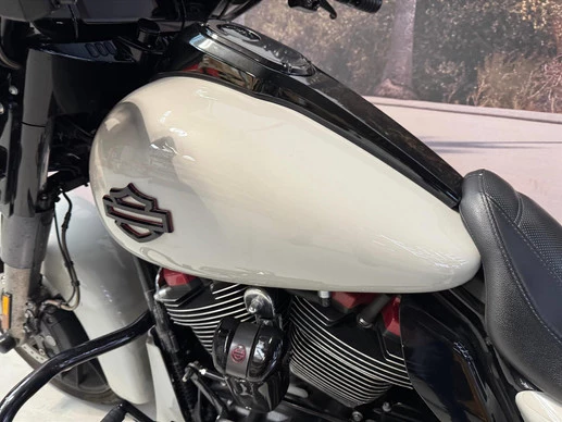 Harley-Davidson Street Glide - Afbeelding 8 van 10