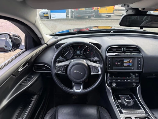 Jaguar XE - Afbeelding 26 van 28