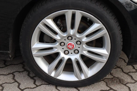 Jaguar XE - Afbeelding 12 van 30