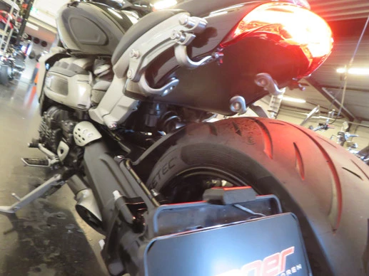 Triumph Rocket 3 - Afbeelding 10 van 11