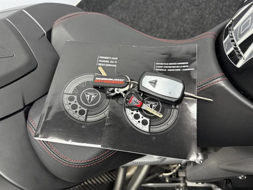 Triumph Speed Triple - Afbeelding 17 van 18