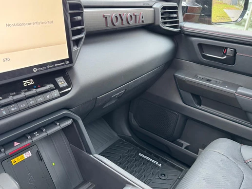 Toyota Tundra - Afbeelding 23 van 30