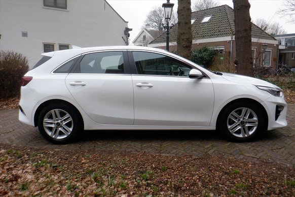 Kia Ceed - Afbeelding 1 van 24