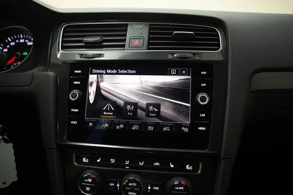 Volkswagen e-Golf - Afbeelding 22 van 30