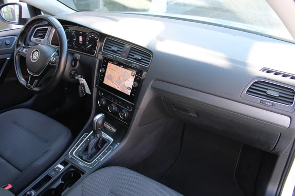 Volkswagen e-Golf - Afbeelding 27 van 30