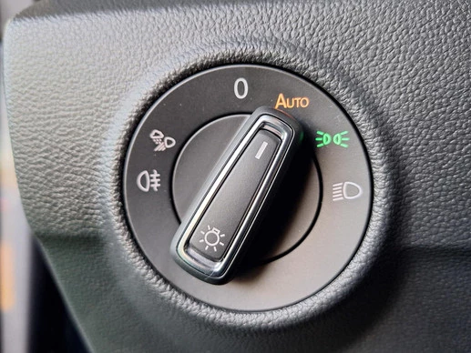 Volkswagen T-Roc - Afbeelding 28 van 30