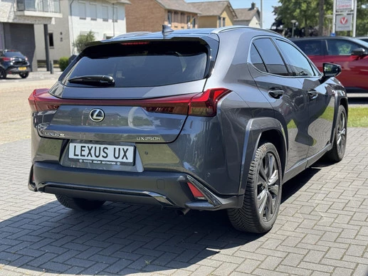 Lexus UX - Afbeelding 2 van 30